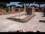 07365 ostia - regio iv - insula iii - domus delle colonne (iv,iii,1) - raum (d) - hof - bli ri nordosten - 06-2024.jpg